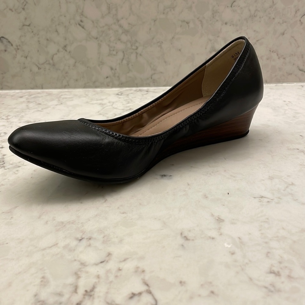 Black 1.5 inch heels in size 6/6.5